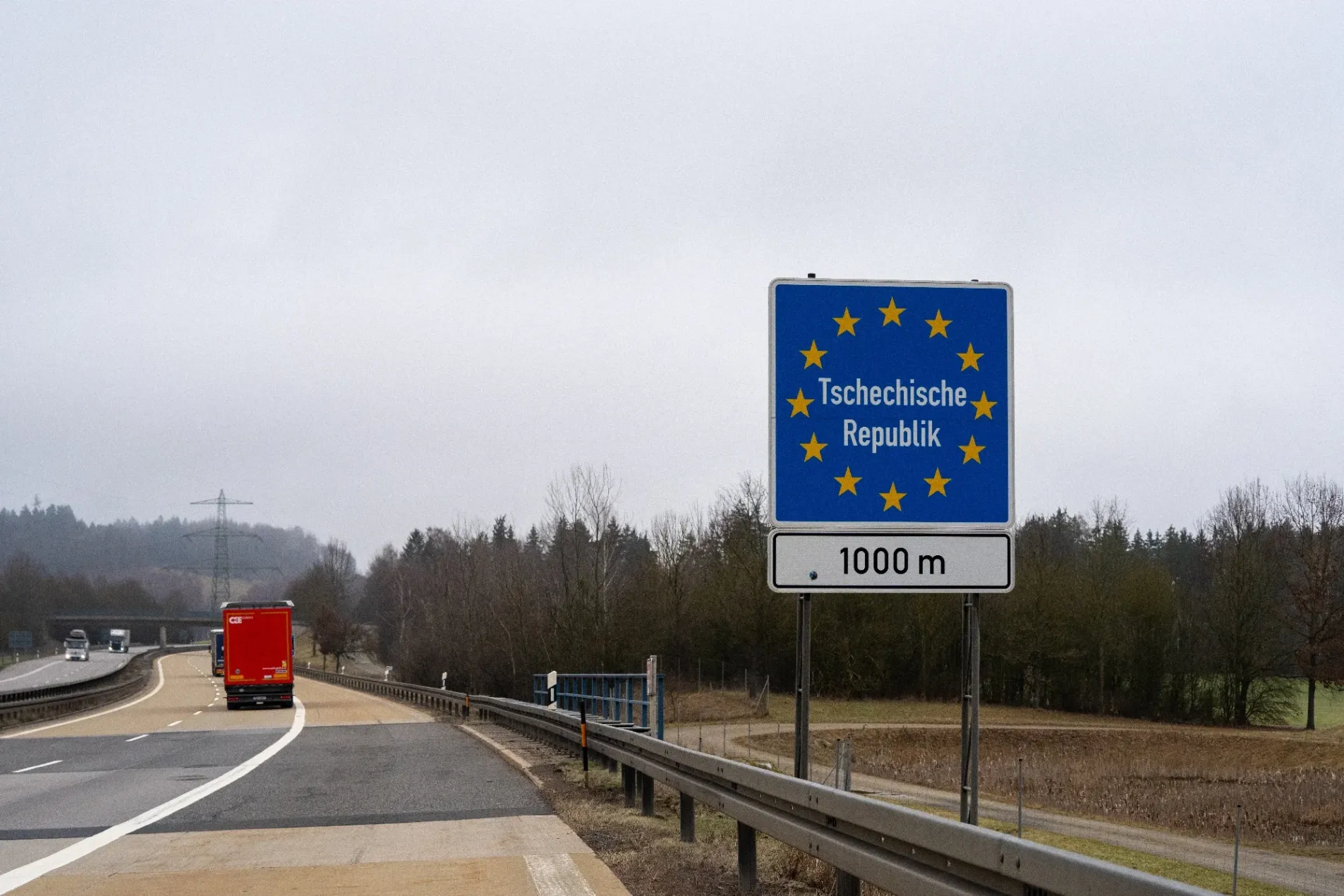 Tschechische Republik border sign with EU stars on the German motorway near Nuremberg, 1000m before the Czech border at Rozvadov, captured on February 25, 2026
